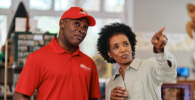 MRH employee speaking with a commercial customer.